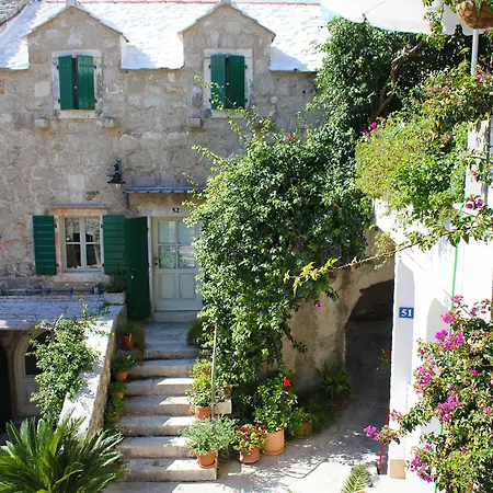 Bratus Villa *
