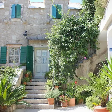 Bratus Villa