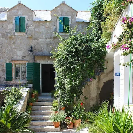 Bratus Villa *